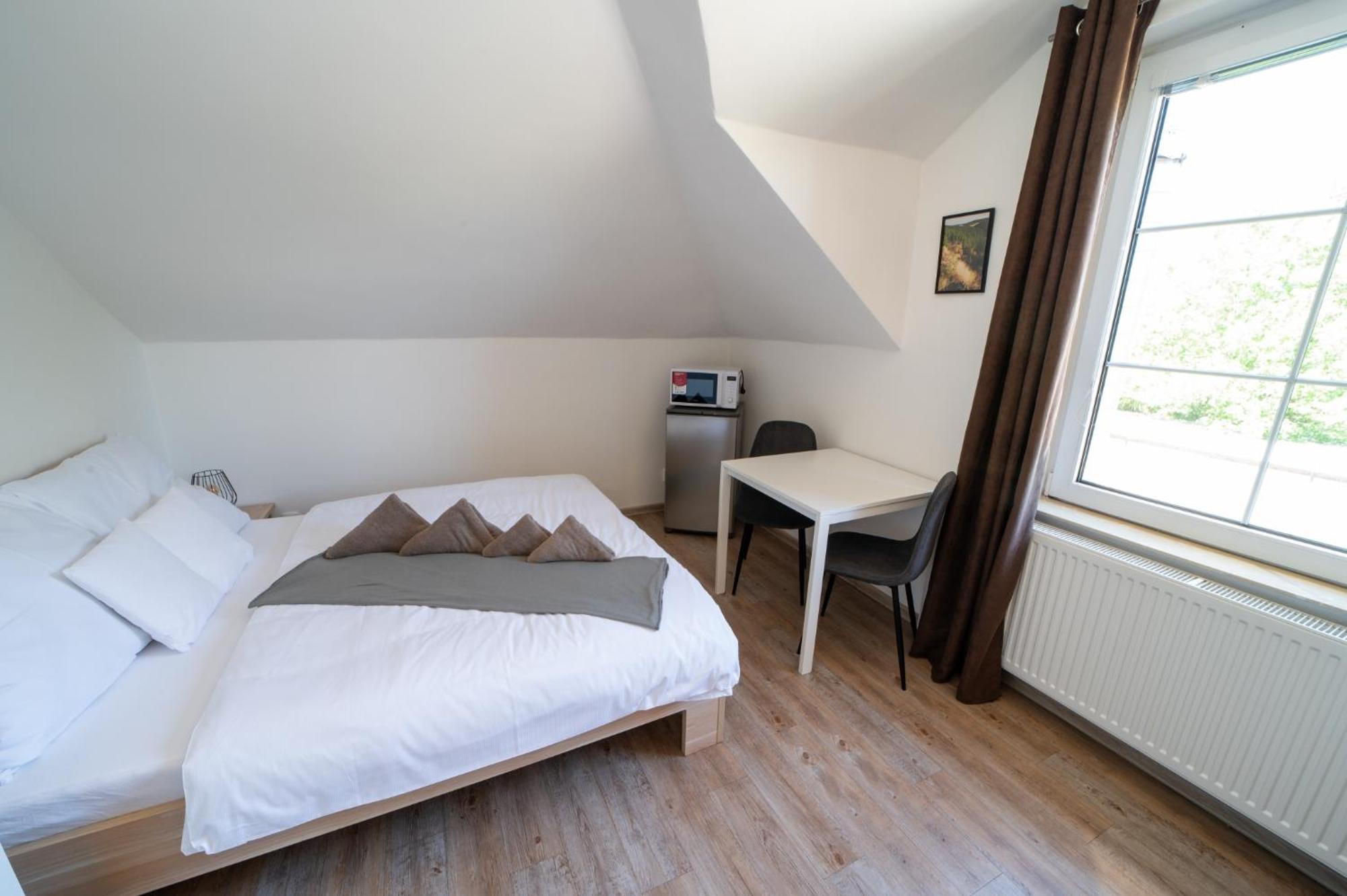 Formule Hotel Perstejn Bagian luar foto