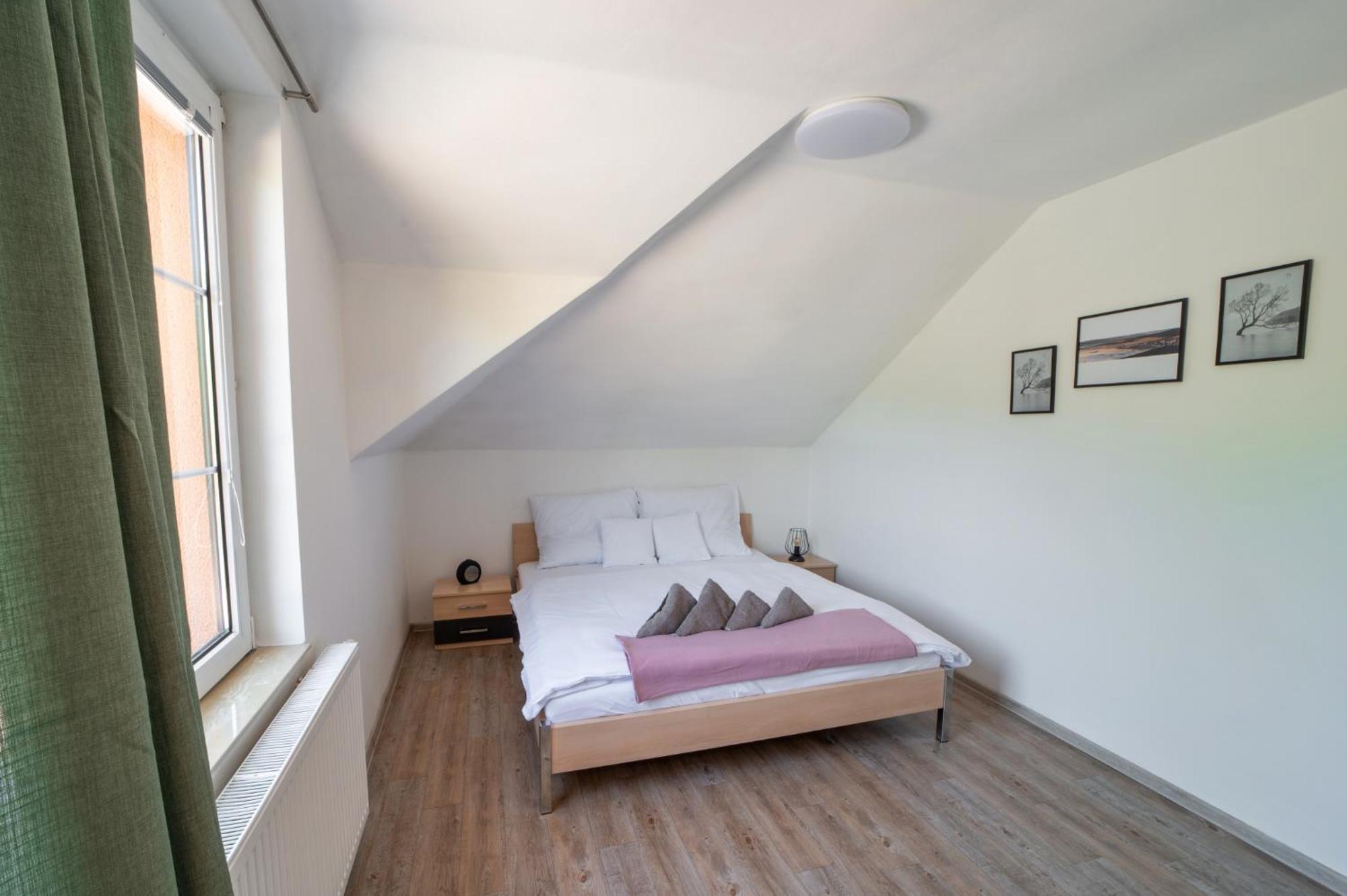 Formule Hotel Perstejn Bagian luar foto